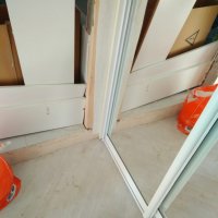 Шкаф-купе белый глянец встроенный