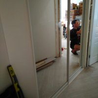 Шкаф-купе белый глянец встроенный