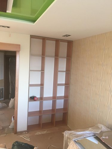 Стеллаж в гостинную ольха