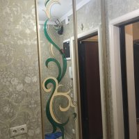 Шкаф-купе зеркало с витражом в прихожую