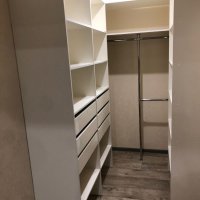 Угловая гардеробная комната