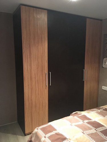 Корпусный шкаф черный+ламинированное дерево