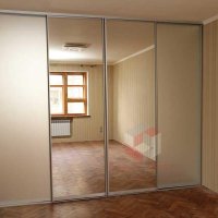 Встроенный шкаф-купе с зеркалом сатинат
