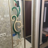 Шкаф-купе зеркало с витражом в прихожую