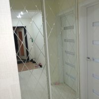 Гардеробная комната  зеркальными дверьми купе дверьми